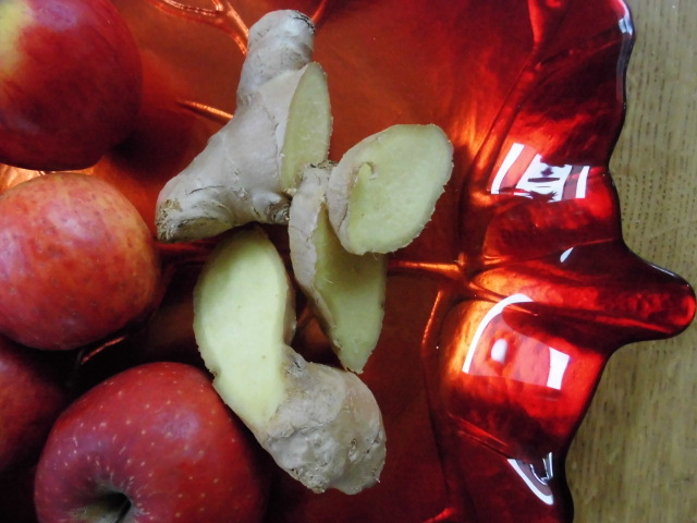 Frischer Ingwer mit Äpfeln- bei Kälte und Yang-Mangel ergibt dies ein wärmendes Kompott